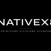 NATIVEX8™ è la tecnologia sviluppata da Printcube Divisione Eyewear per creare montature dal carattere distintivo, leggere, resistenti e con caratteristiche estetiche non replicabili con acetato o materiali tradizionali. Un nuovo approccio al design eyewear contemporaneo. NATIVEX8™ – Materiale innovativo per eyewear tecnico e design avanzato | Printcube Divisione Eyewear